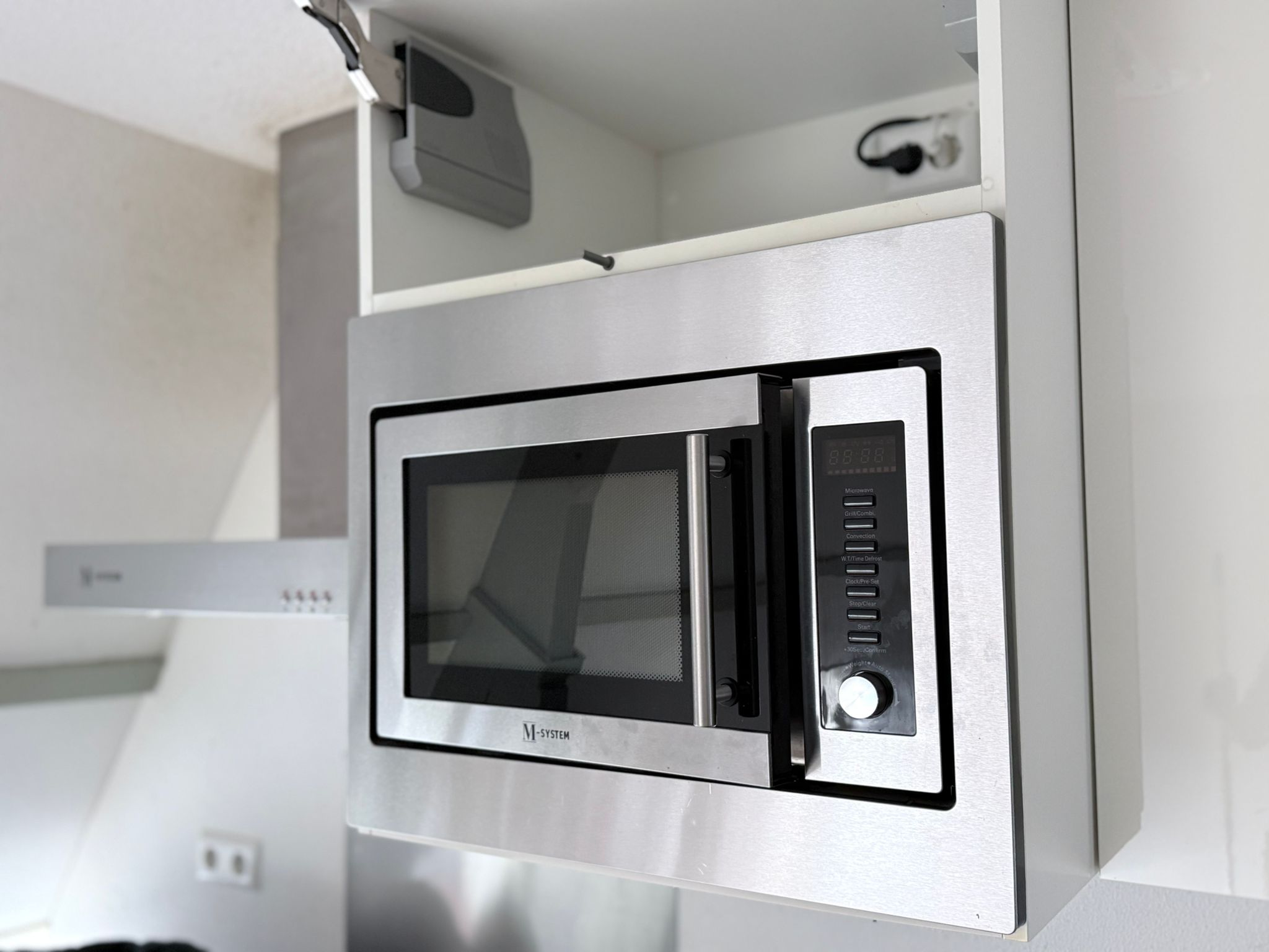 Woning dieptereiniging: schone koelkast en sanitair na reiniging